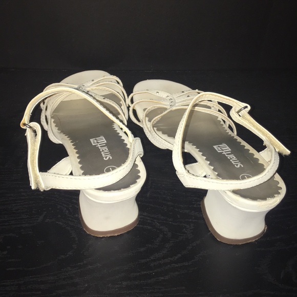 SmartFit Girls Size 1 Adjustable White Sandal - Picture 2 of 3